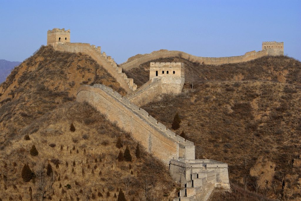 As Muralhas da China são uma atração que devem ser visitadas por quem faz uma viagem de estreia ao país