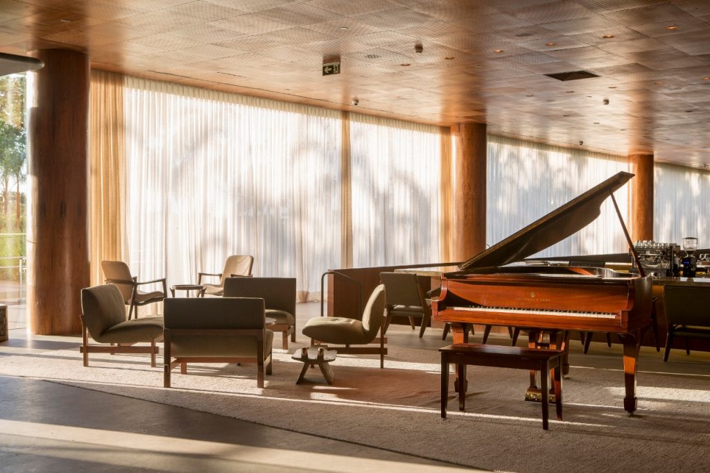 B Hotel